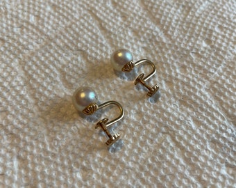 Vintage 14k Yellow Gold Marked 8mm Cultured Pearl Screw Back Earrings