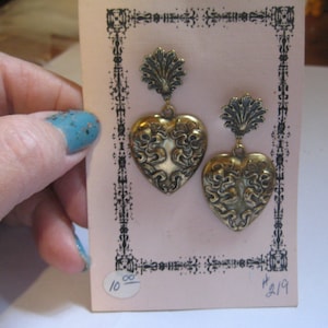 G Wilson E disegni Vintage ottone cuore penzolare orecchini Post sulla carta originale