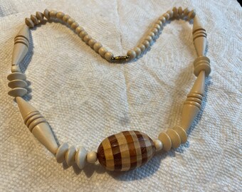 1980s Wooden Beads Necklace in Natural Colored Wood