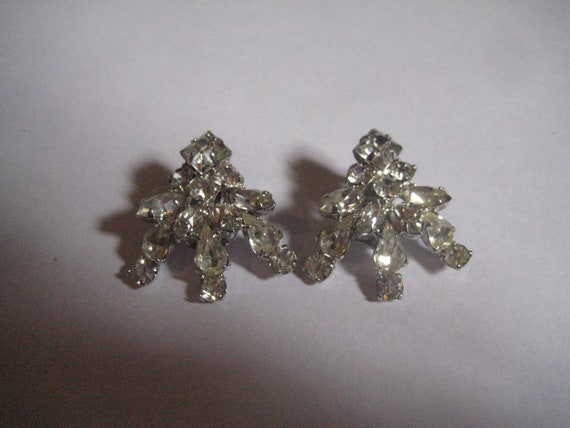 Vintage Unsigned Beauties Rhodium Plated Clip On … - image 4
