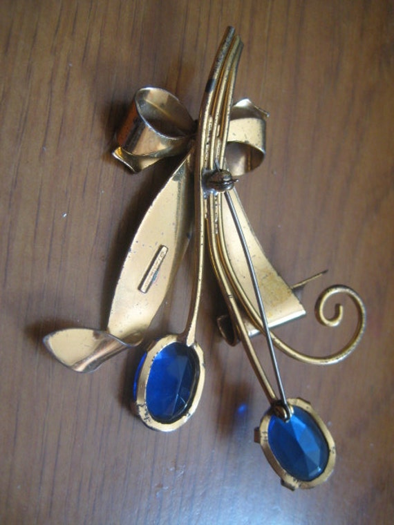 30s Huge Gold Vermeil Flower Brooch with Sapphire… - image 3