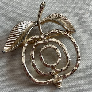 Vintage Signed Coventry Gold Tone Openwork Apple Brooch Saucy Pin 1974