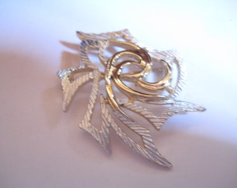 Vintage Signed Coventry Gold and Silver 1971 Oriental Pin