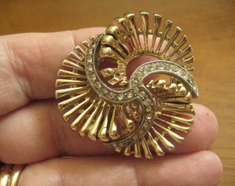 HAR Golden Pinwheel Brooch with Rhinestones in Silver Swirls