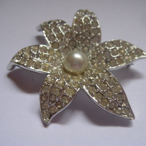 LEDO Rhinestones and Faux Pearl Flower Pin in Rhodium Plated Metal