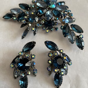 Vintage 50s Light Sapphire and Montana Sapphire BEAU JEWELS Floral Brooch with Matching Screw Back Earrings Marked