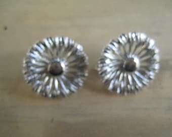 Clip On Earrings Silver Tone Daisy Style Earrings Not Marked