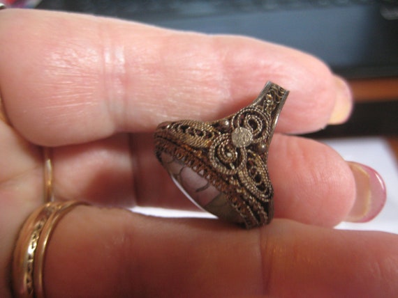 1920s  Chinese Import Mens Adjustable Shank Ring with Asian Man Picture Under Glass View 4