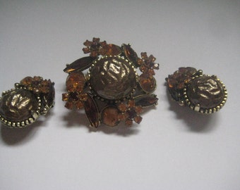 Topaz Rhinestones and Brown Plastic Cabochons Demi Parure of Pin and Clip On Earrings
