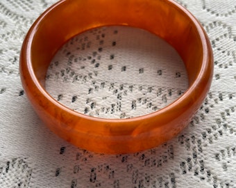 Marbled Reddish Butterscotch Bakelite Bangle Bracelet 3/4” wide 3” in diameter