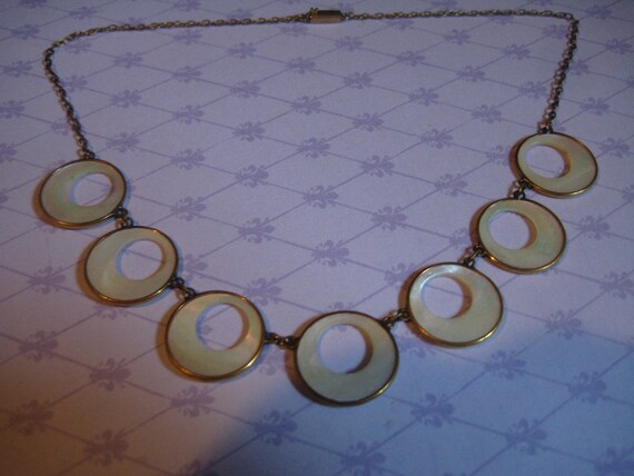 30s Vintage Mother of Pearl Disc Necklace  in Gol… - image 3