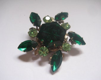 Unmarked Beauties Emerald Rhinestone Pin from the 50s or 60s