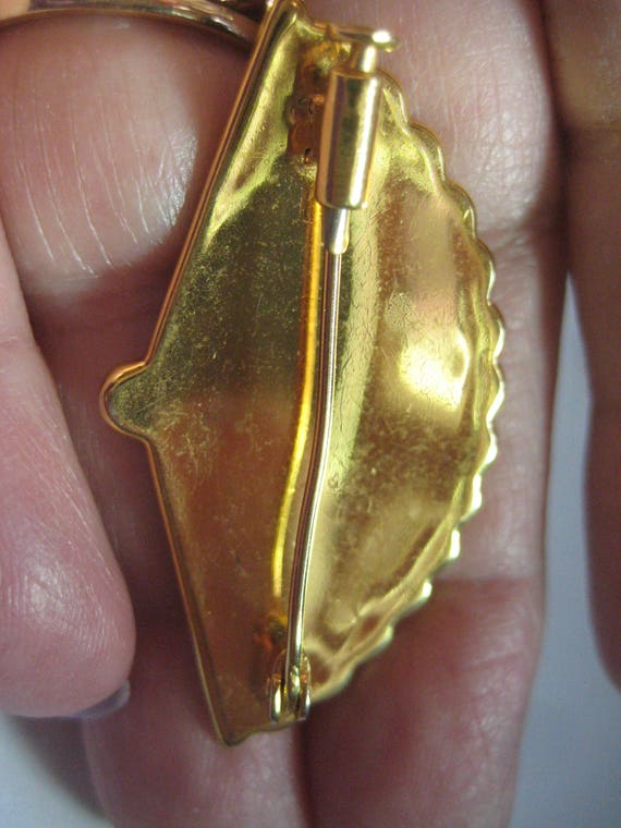 Damascene Fan Shaped Pin with Flower Motif Scallo… - image 4