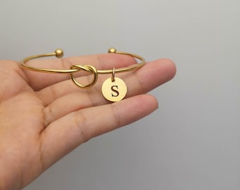 Gepersonaliseerde initiaal strikken armband, ik kon niet knopen zonder jou, bruidsfeest cadeau, bruidsmeisje sieraden, huwelijksfeest geschenken