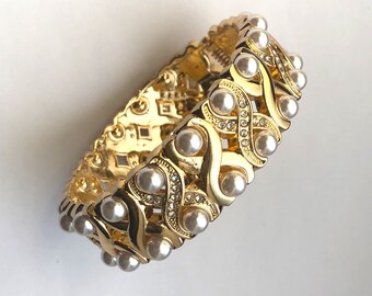 Golden Vintage Bracelet, Shiny Gold Bracelet, Statement Cuff Large Bracelet, Infinity Link Faux Pearls Cuff opened and closed, Gift for Her