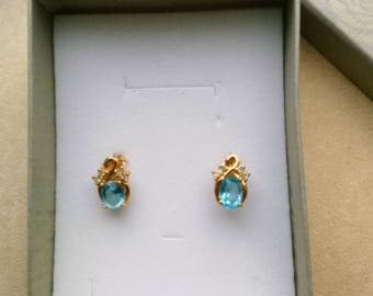 Gold Plated Medium Post Earrings Faceted Aqua Blue Oval Stone Earrings Prong Setting Cute Diamond-like Stone Small Studs Minimalist Earrings