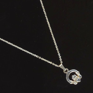 Vintage Sterling Silver Irish Claddagh Pendant, Sterling Silver Crown Hands, Heart Love Friendship Fidelity Necklace 925 chain, Gift for her