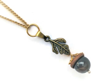Acorn Necklace with Agate Cabochon, Fall Jewelry, Beaded Acorn Pendant, Gold Oak Leaf, Autumn Gift for Nature Lover, Symbolic Jewelry