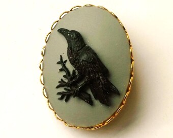 Gothic Raven Cameo Brooch: Black Crow Resin Oval Pendant (40x30mm), Golden Frame or Silver Frame