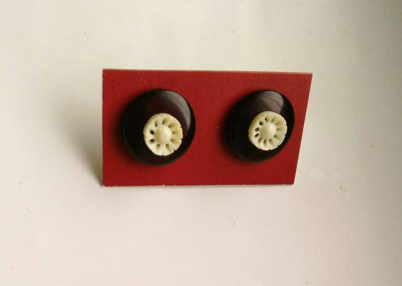 Carved Bone Post Earrings Vintage Button Earrings… - image 2
