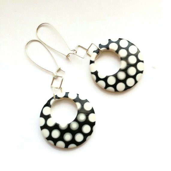 Classy Vintage Pierced Polka Dot Hoop Earrings Bl… - image 1