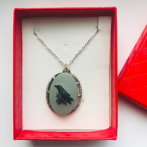 Black Raven Oval Pendant Gothic Crow Raven Black Bird Necklace Goth Halloween Necklace Resin Silver Color Frame CAMEO Pendant Gift for her