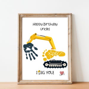 Regalo di compleanno per lo zio, impronta artistica di una mano da costruzione, impronta di un&#39;escavatrice, buon compleanno zio, biglietto stampabile da nipote e nipote