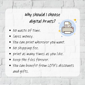 Op de afbeelding: Witte rechthoekige afbeelding met de tekst "Waarom zou ik digitale prints kiezen?" en opsommingstekens met voordelen. Een illustratie van een printer staat in de rechterbovenhoek. De achtergrond is een witte bakstenen muur.