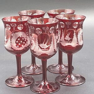 Bohemiska rubinglasbägare – handgraverat naturmönster, ca 1960-talet