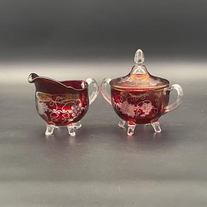 Crémier et sucrier anciens en verre rouge rubis de Bohême vers 1900