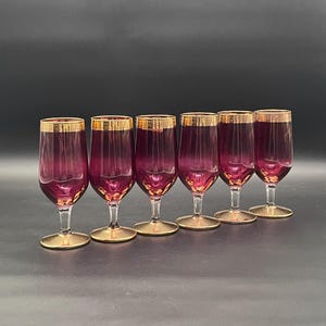 Böhmische Rubin-Gold-Kristallkelche 6er-Set – Handvergoldetes Luxusgeschirr aus der Mitte des Jahrhunderts