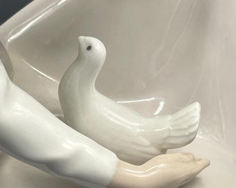 NAO by リヤドロ「鳩を抱く少女」手作り磁器人形、スペイン、1981年