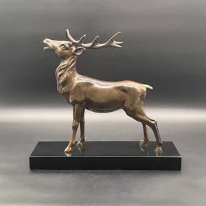 Majestätische Bronzeskulptur eines Hirsches im Art-déco-Stil, signiert Ch Ruchot, Frankreich, 1920er Jahre, groß, Museumsqualität