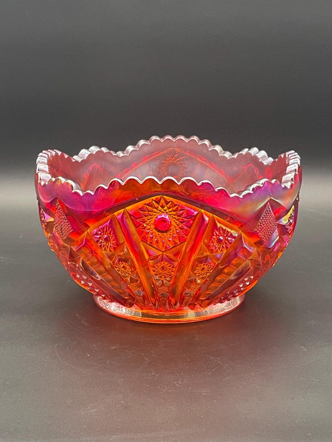 [希少] インディアナガラス ルビーカーニバル 大型ボウル プレスガラス Rare Large Ruby Carnival Glass Centerpiece Bowl – Indiana Glass Co