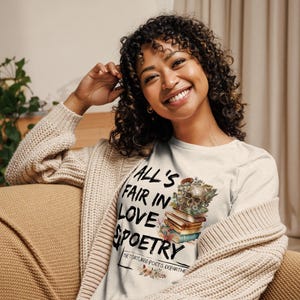 All&#39;s Fair In Liebe und Poesie Shirt Die gefolterte Dichter Abteilung Neues Album Frauen Tshirt Schädel-Buch-Design Geschenk Ära Tour Outfit Idee