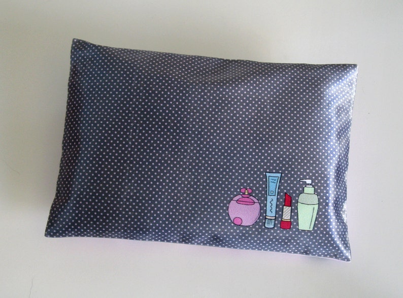 zipper pouch, clutch, purse, woman, makeup bag, light purple, cosmetic image 3
