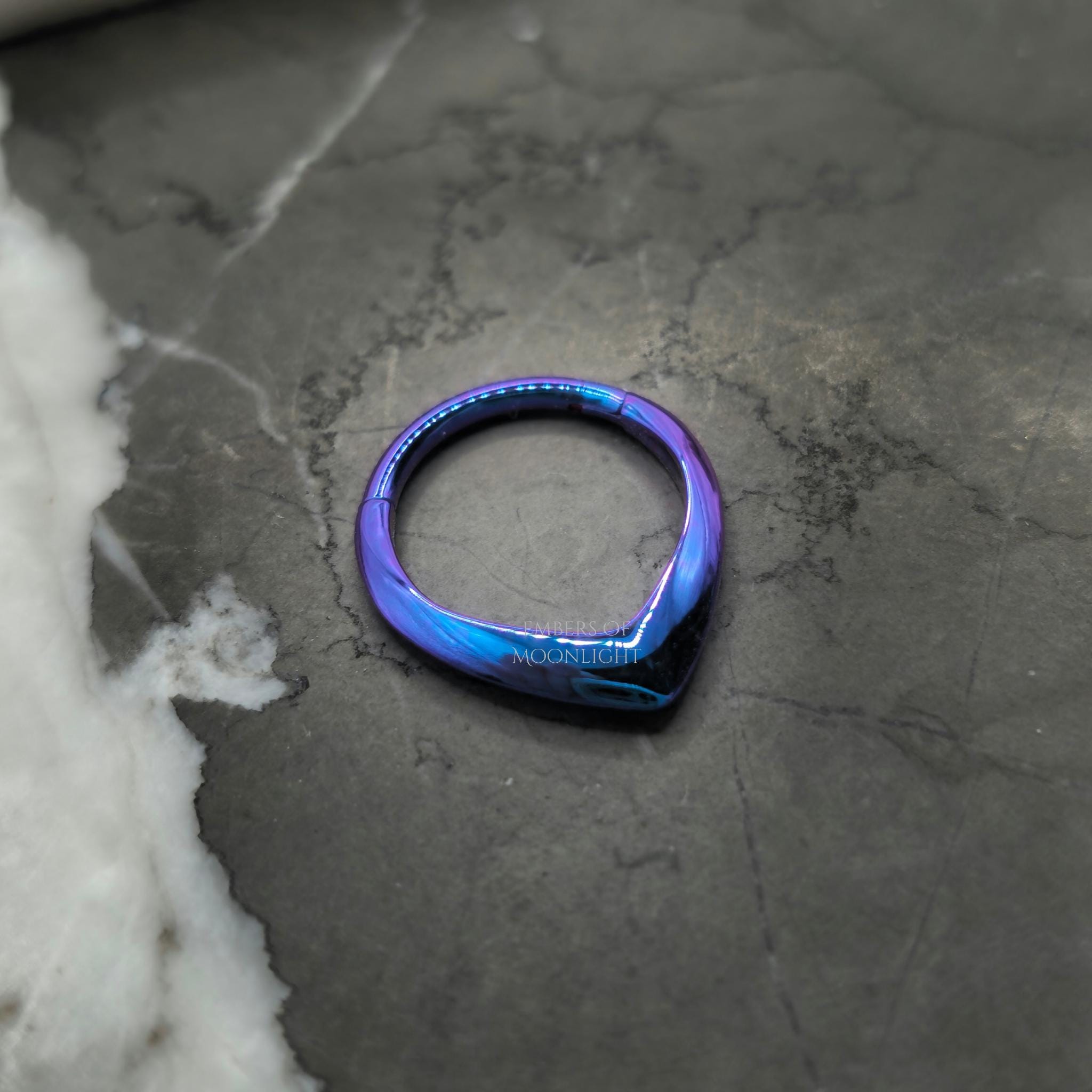 14g 16g Blurple Teardrop V Shape Septum Ring, Titanium Hinged Clicker Hoop