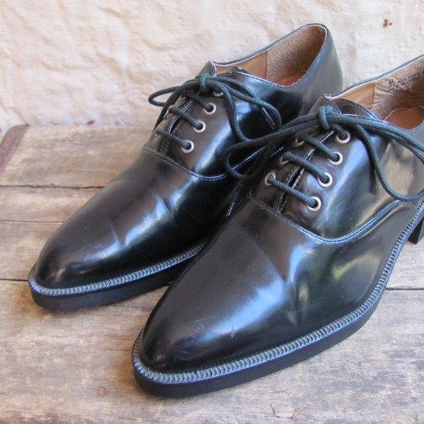 vintage c. 1980s WITCHY WOMAN shoes // black vegan patent leather oxfords