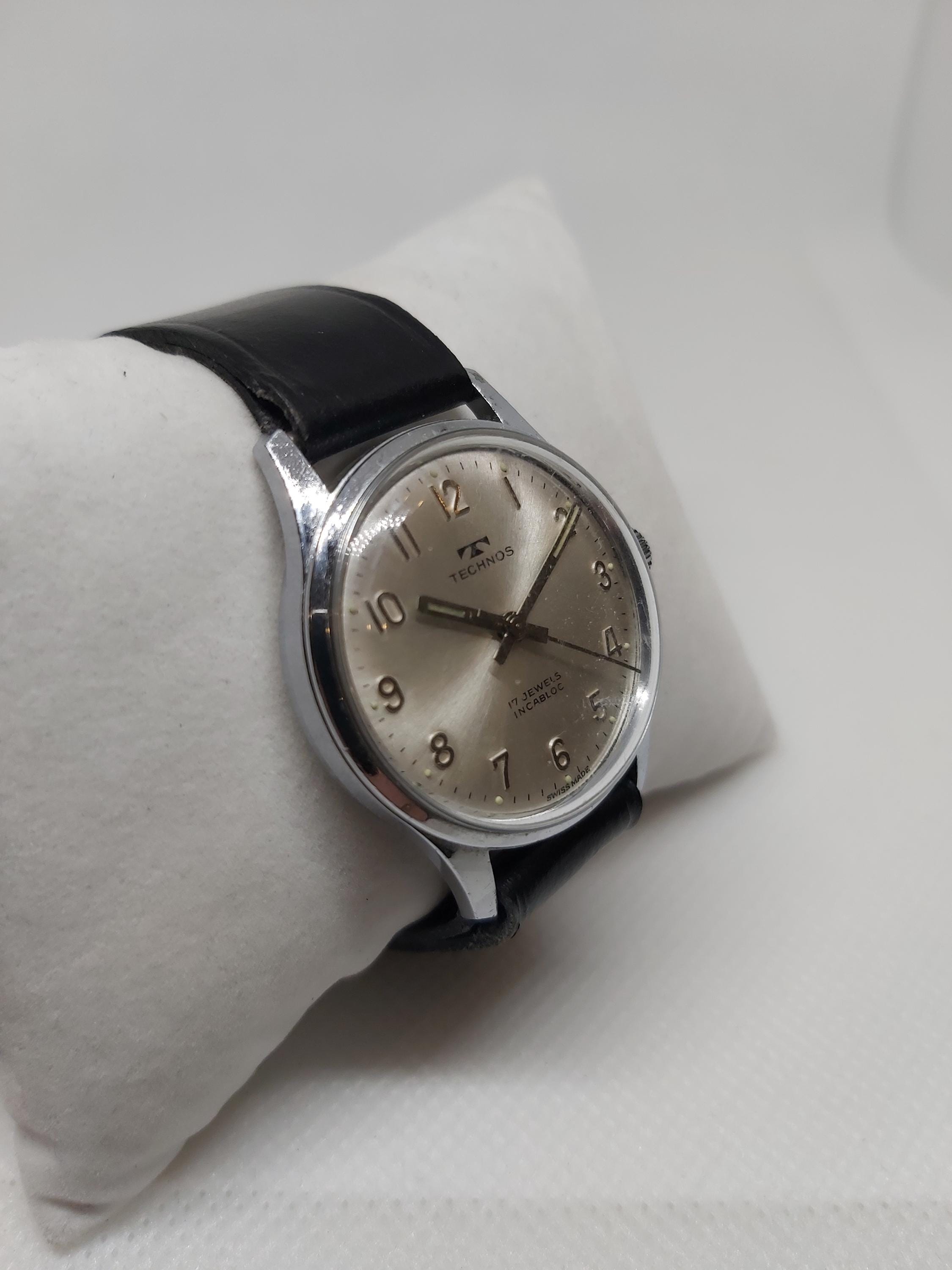 Vintage Technos Wind-up Watch - 17 Jewels, Swiss Made, Incabloc