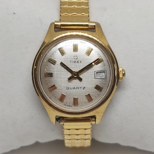 Vintage Timex Quartz Watch – Gold-Tone, Assembled in Taiwan, Stretch Bracelet