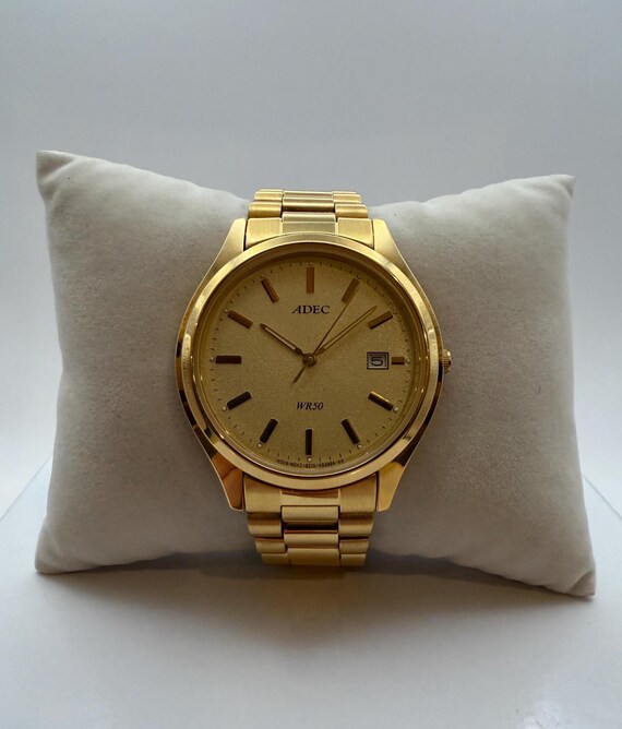 ADEC Quartz WR50 Date – Gold-tone 42mm, Textured Champagne Dial