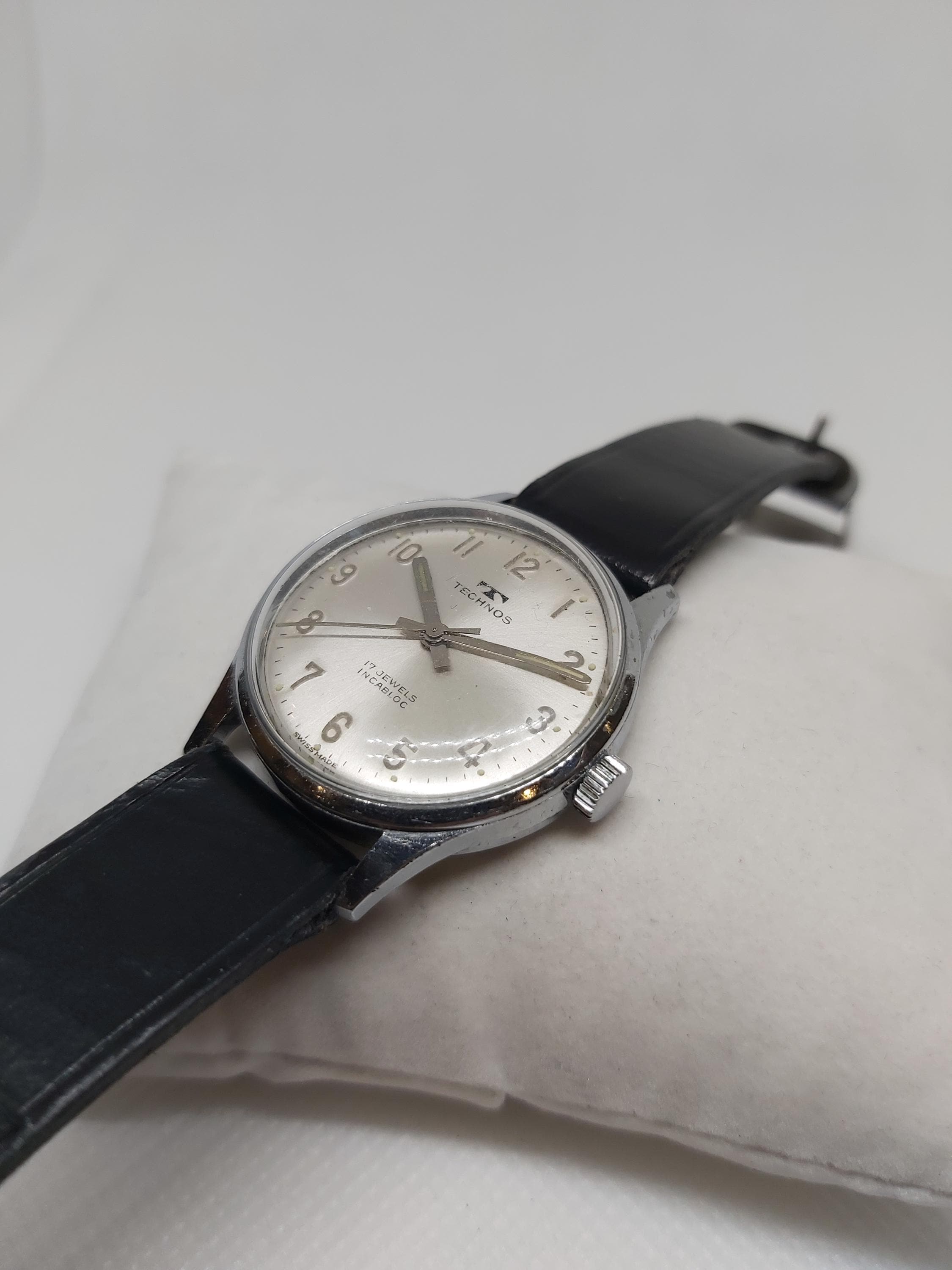 Vintage Technos Wind-up Watch - 17 Jewels, Swiss Made, Incabloc