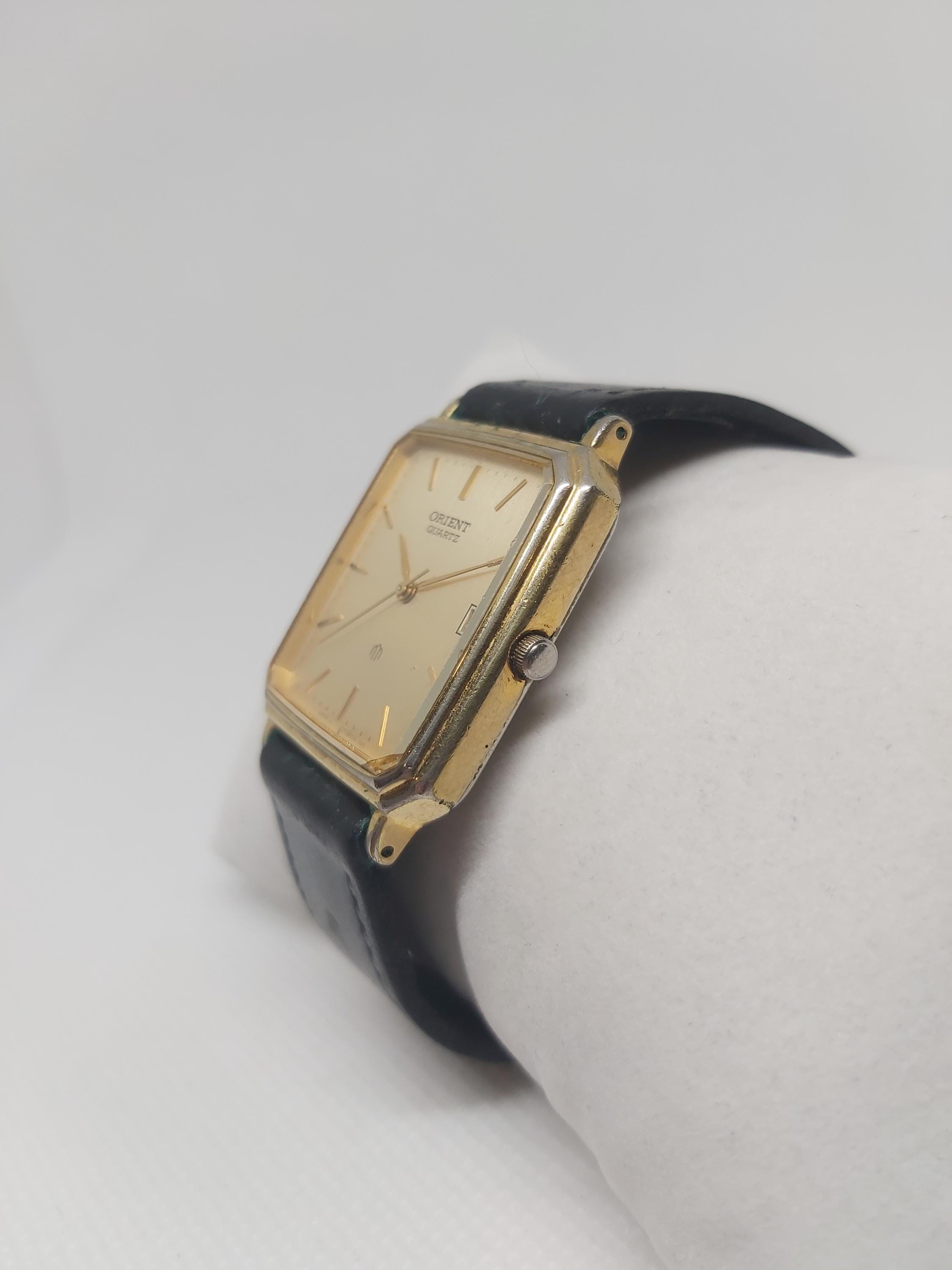 Vintage Orient Quartz Watch: Gold-tone Champagne Dial, Date Window