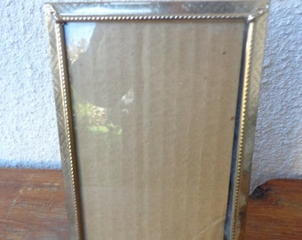 5 x 7 Gold Metal PICTURE FRAME with Fancy Corners and a Ribbed Surround