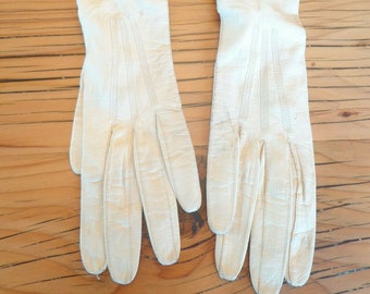 Vintage OPERA GLOVES -- In Off-White Kidskin Leather.  Made in France