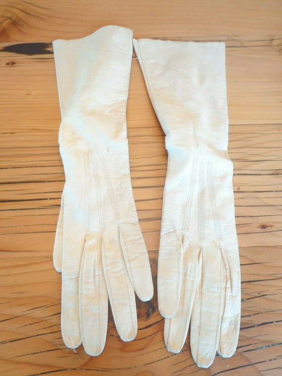 Vintage OPERA GLOVES -- In Off-White Kidskin Leath