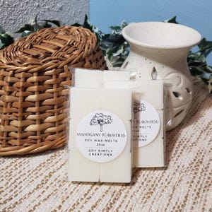 Mahogany Teakwood Soy Wax Melts: Hand-made, Long-lasting, and  Dye Free