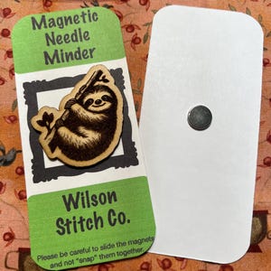 Niedliches Cartoon Faultier Design 1 Laser Gedruckt Holz Needle Minder für Kreuzstich