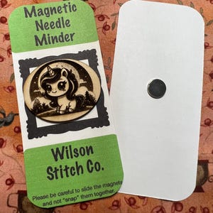 Süßes Einhorn Cartoon Design 2 Laser Gedruckt Holz Needle Minder für Kreuzstich