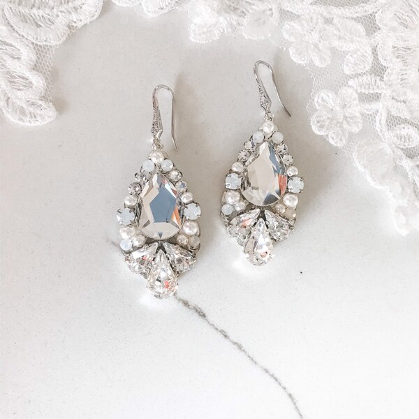 Kristallen bruidsoorbellen | Witte opaal zilveren of gouden bruiloft oorbellen | Klassieke oorbellen in romantische stijl voor de bruidTRISTA Oorbellen